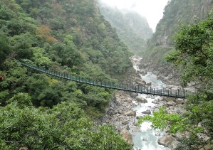 Footbridge,_Taroko_01